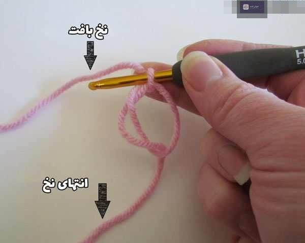 تصویر گام هفتم آموزش حلقه جادویی در قلاب بافی: نخ ابتدایی را بکشید تا حلقه بسته شود