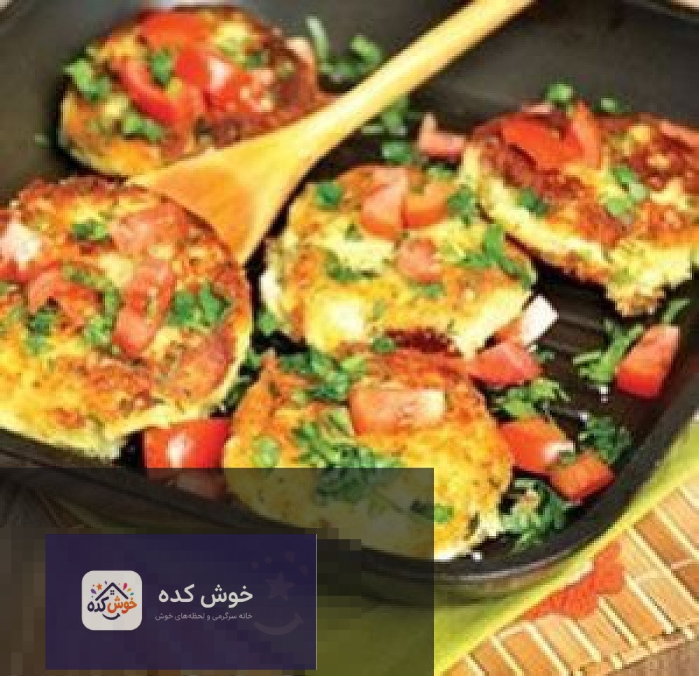 بشقاب کوکو سیب زمینی مکزیکی با سس سالسا و گشنیز، آماده سرو