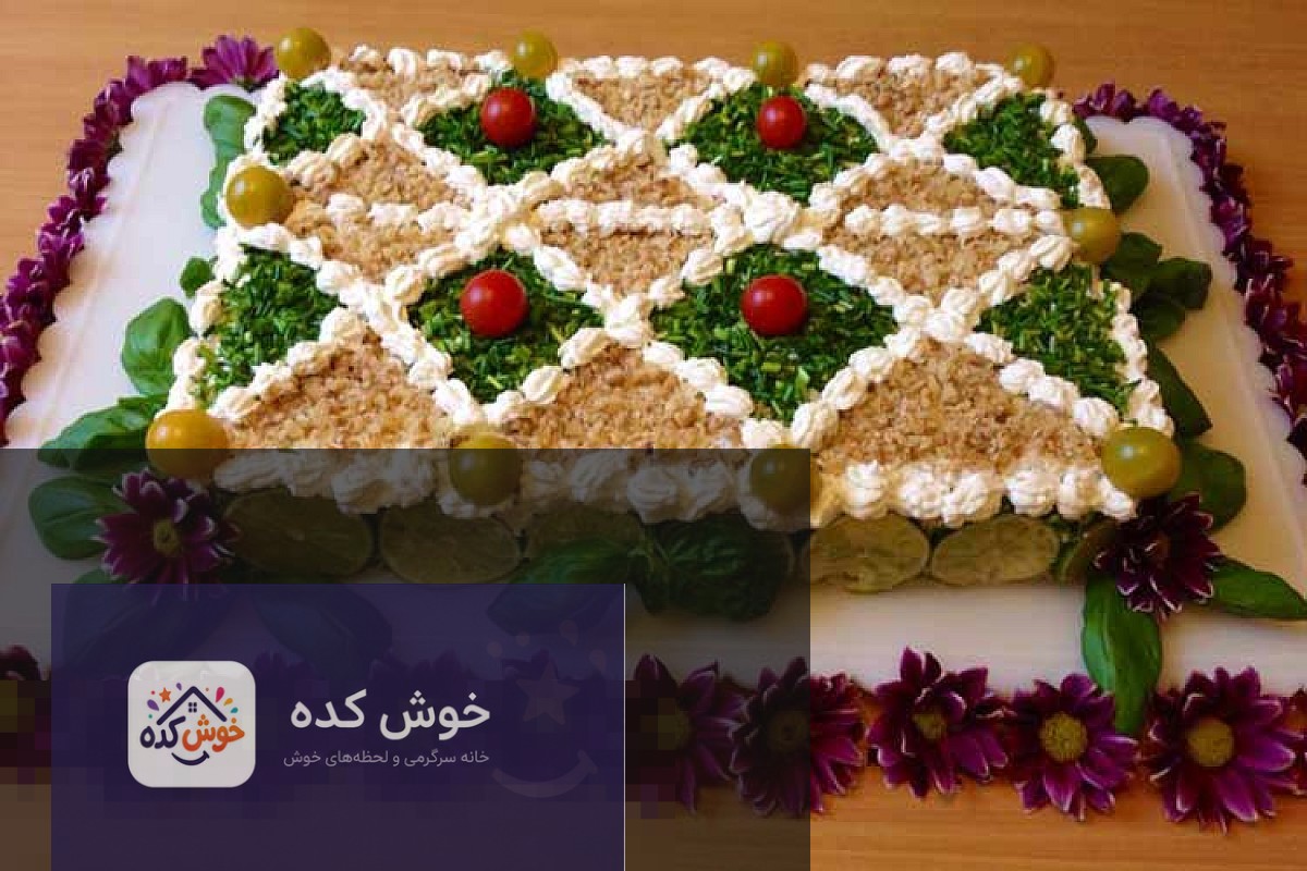 کیک مرغ مجلسی و زیبا کیک مرغ مجلسی با تزیین زیبا و لایه های مشخص، مناسب برای مهمانی ها و دورهمی ها