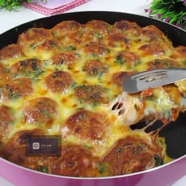 نان کوفتهای ترکی لذیذ نان کوفتهای ترکی با بافتی نرم و طلایی، پر شده از مواد گوشتی و سبزیجات معطر، آماده سرو