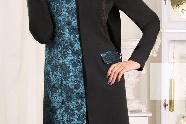 مدل جدید مانتو مجلسی مشکی راسته با دکمه‌های نما و پارچه باکیفیت، مناسب برای مجالس و استفاده روزمره