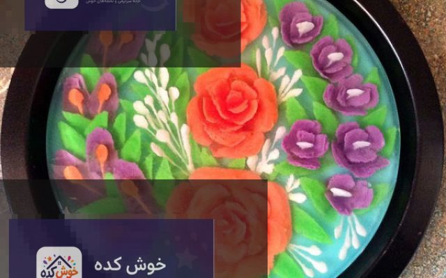 ژله تزریقی با طرح گل‌های رنگارنگ و برگ‌های سبز، آماده سرو در ظرف شیشه‌ای