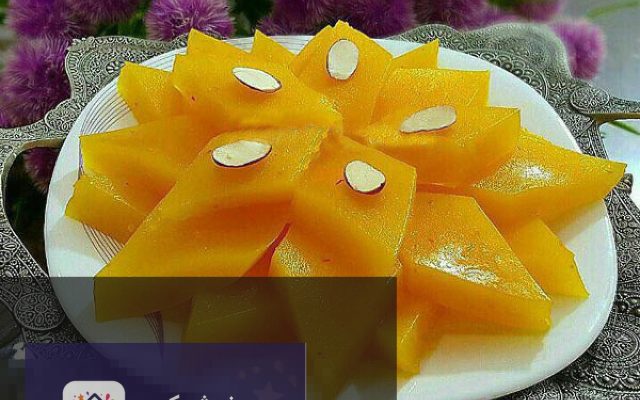 مسقطی زعفرانی مجلسی با خلال پسته و بادام، مناسب برای افطار و دسر ماه رمضان