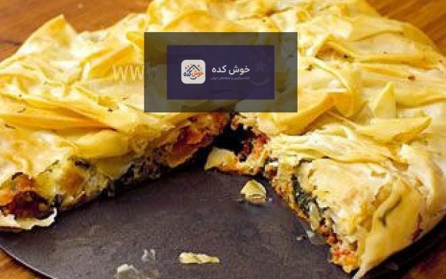 پاچانگای گوشت با نان لواش پیچیده شده و آماده سرخ شدن