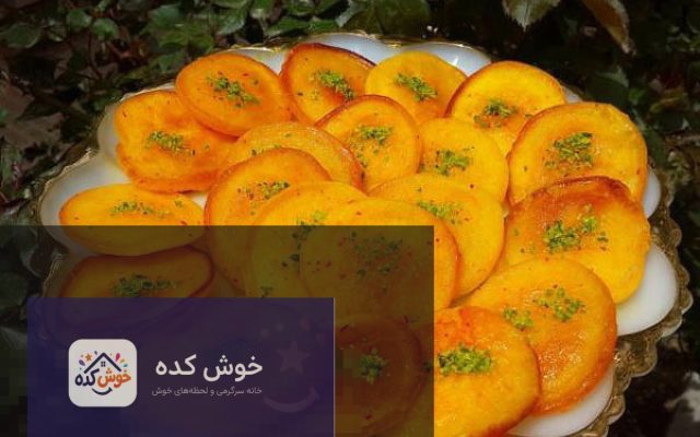 خاگینه ماستی قاشقی با تزیین پودر پسته و گل محمدی، دسری سنتی و خوشمزه