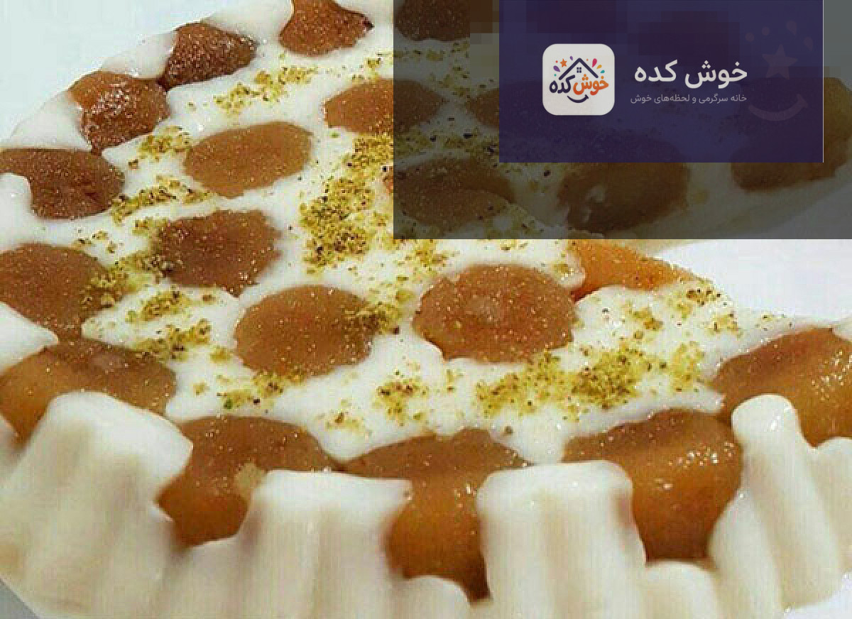 کیک فرنی و حلوا با تزیین خلال پسته و گل محمدی، دسری مجلسی و مقوی مناسب برای افطار