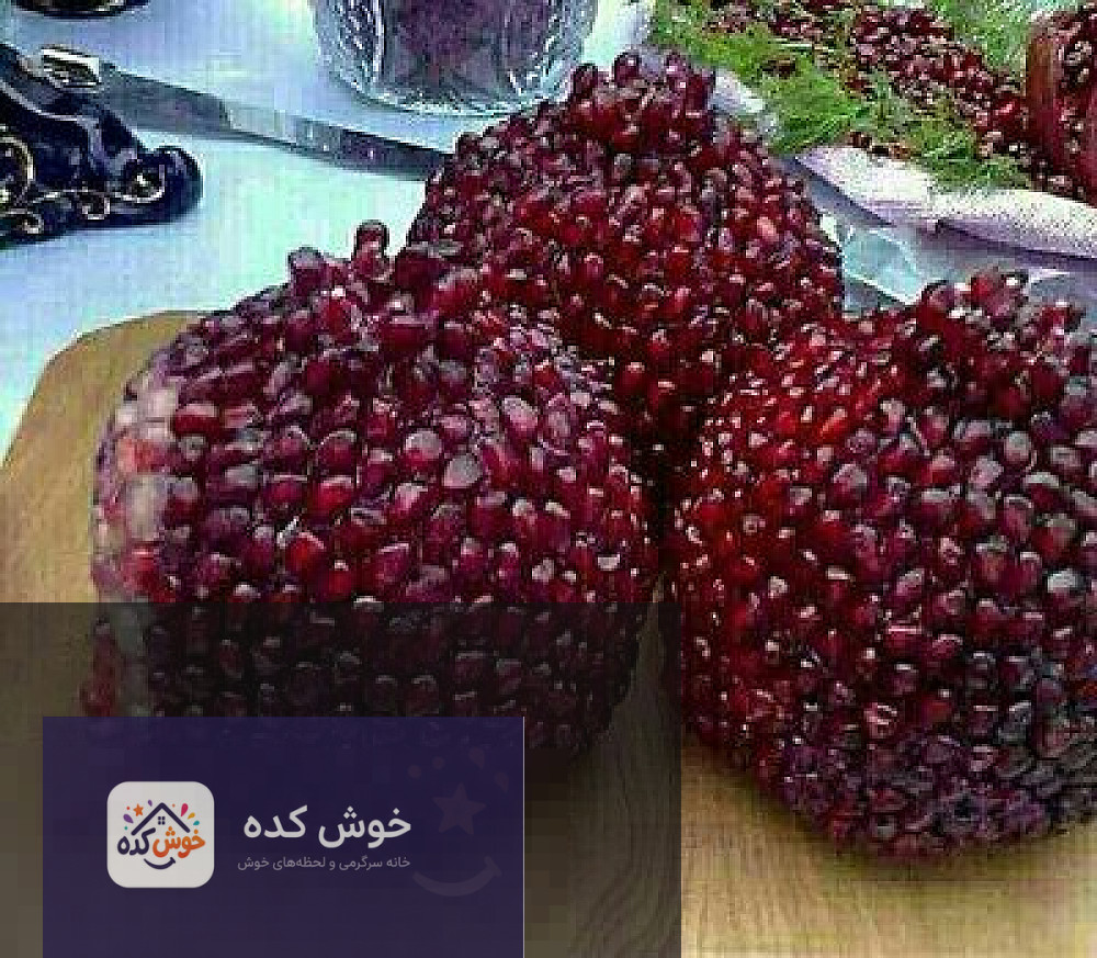 ژله انار توپی مجلسی برای شب یلدا ژله انار توپی قرمز و سفید با دانههای انار و برگ نعنا، مناسب برای شب یلدا و مهمانیها