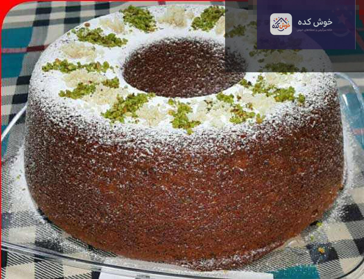 کیک خرما مقوی و خوشمزه کیک خرما با گردو و دارچین، مناسب برای افطار و عصرانه، تزیین شده با پودر قند و خلال بادام