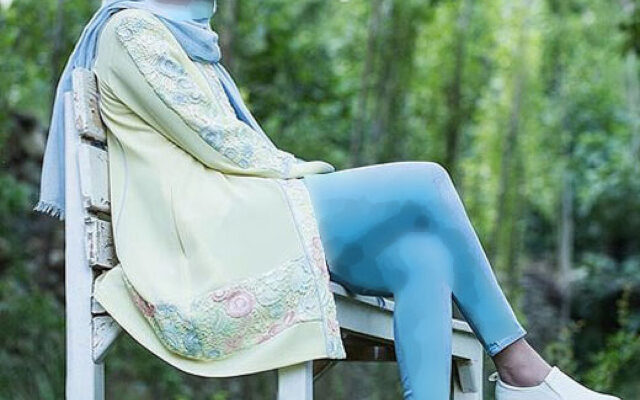 مدل مانتو مجلسی شیک و جدید برند DOHE با طراحی خاص و پارچه نفیس، مناسب برای بانوان شیک‌پوش
