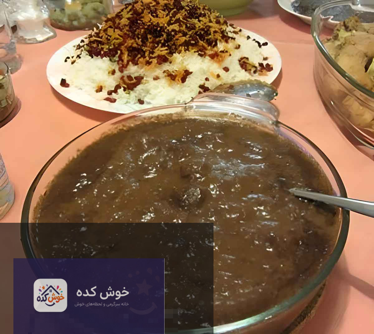 خورش شش انداز گیلانی با بادمجان، گردو و رب انار در ظرف سفالی