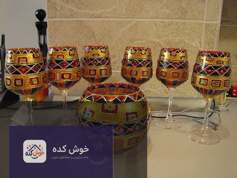 ویترای روی لیوان: طرحهای انتزاعی آموزش ویترای: نقاشی روی لیوان شیشهای با طرحهای انتزاعی و رنگهای شاد، مناسب برای دکوراسیون