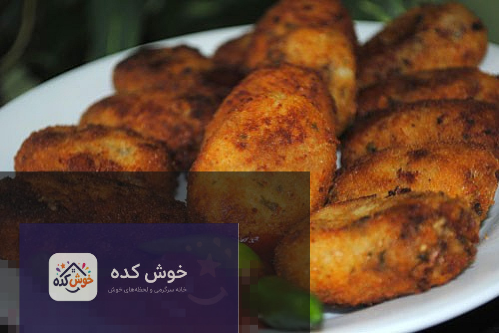 کتلت ماهی سرخ شده و طلایی با سبزیجات تازه و لیمو، آماده سرو در یک بشقاب زیبا