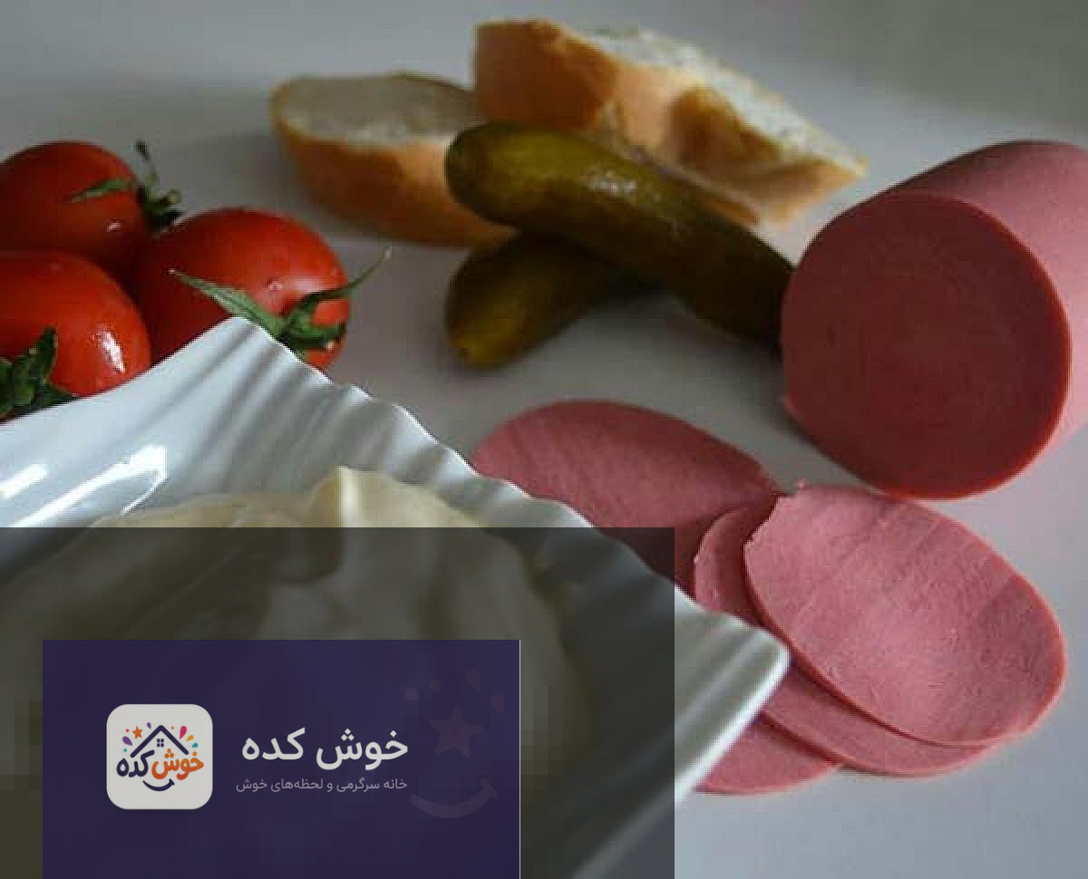 سس مایونز خانگی خوشمزه و سالم سس مایونز خانگی آماده شده در ظرف شیشه ای با قاشق