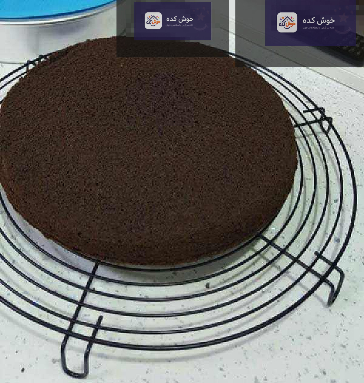 کیک ساچر شکلاتی با روکش گاناش برشهای کیک ساچر شکلاتی با لایههای مربای زردآلو و روکش گاناش براق، آماده سرو در کنار چای