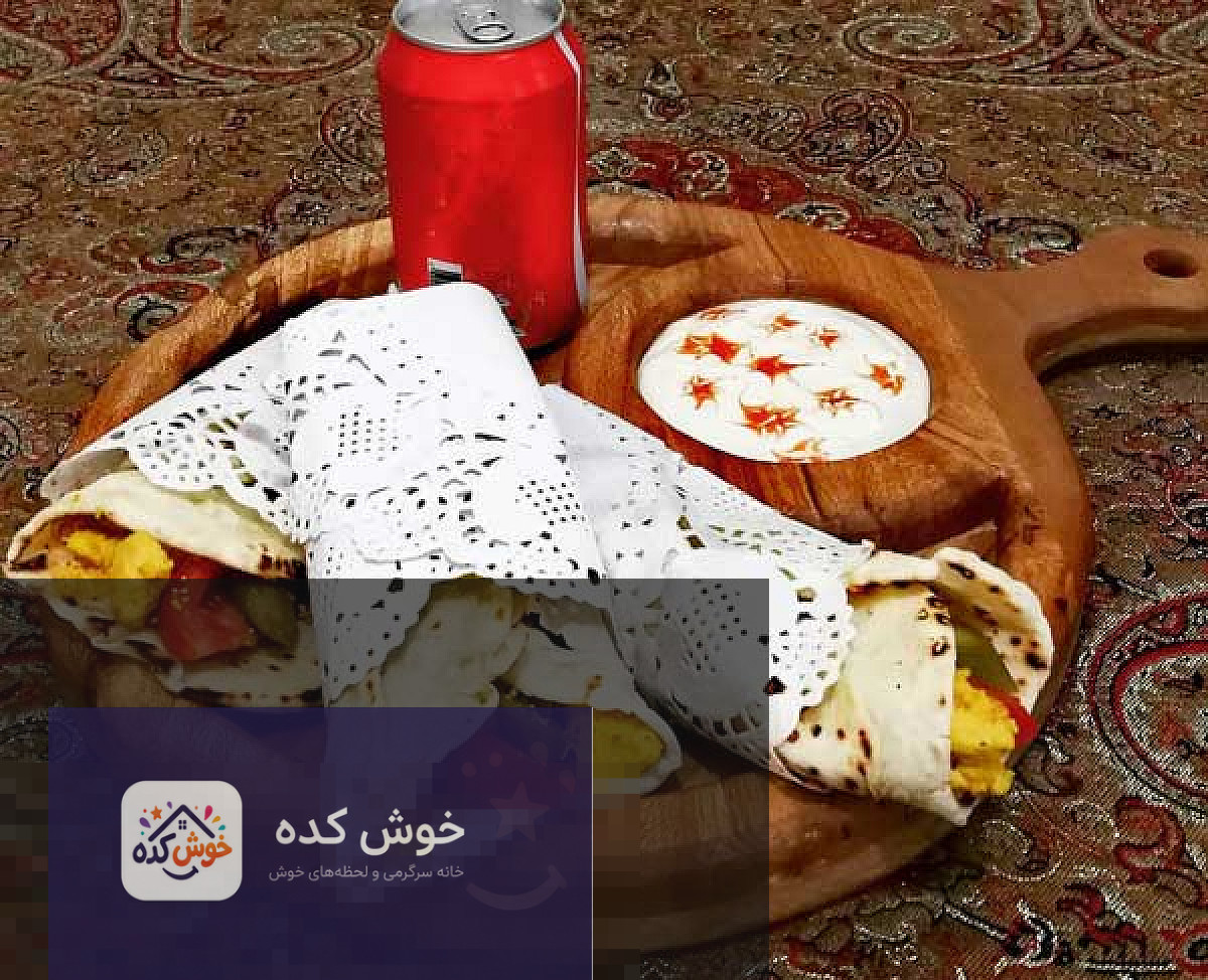 طرز تهیه ساندویچ شاورما مرغ و گوشت: مواد لازم شامل نان پیتا، مرغ، گوشت، سس سیر، خیارشور و سبزیجات تازه