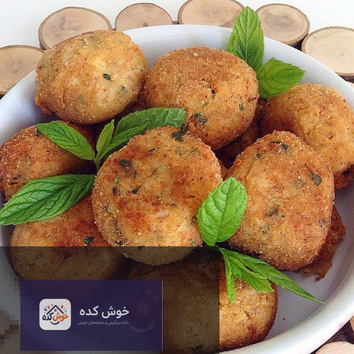 کوفته گل کلم با سس گوجه فرنگی و سبزیجات تازه، غذایی سالم و خوشمزه