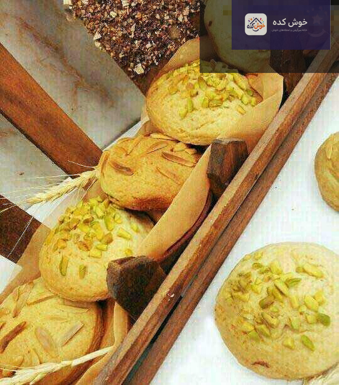 قرابیه خرمایی با تزیین پودر پسته و گل محمدی، مناسب برای افطار و سحری ماه رمضان
