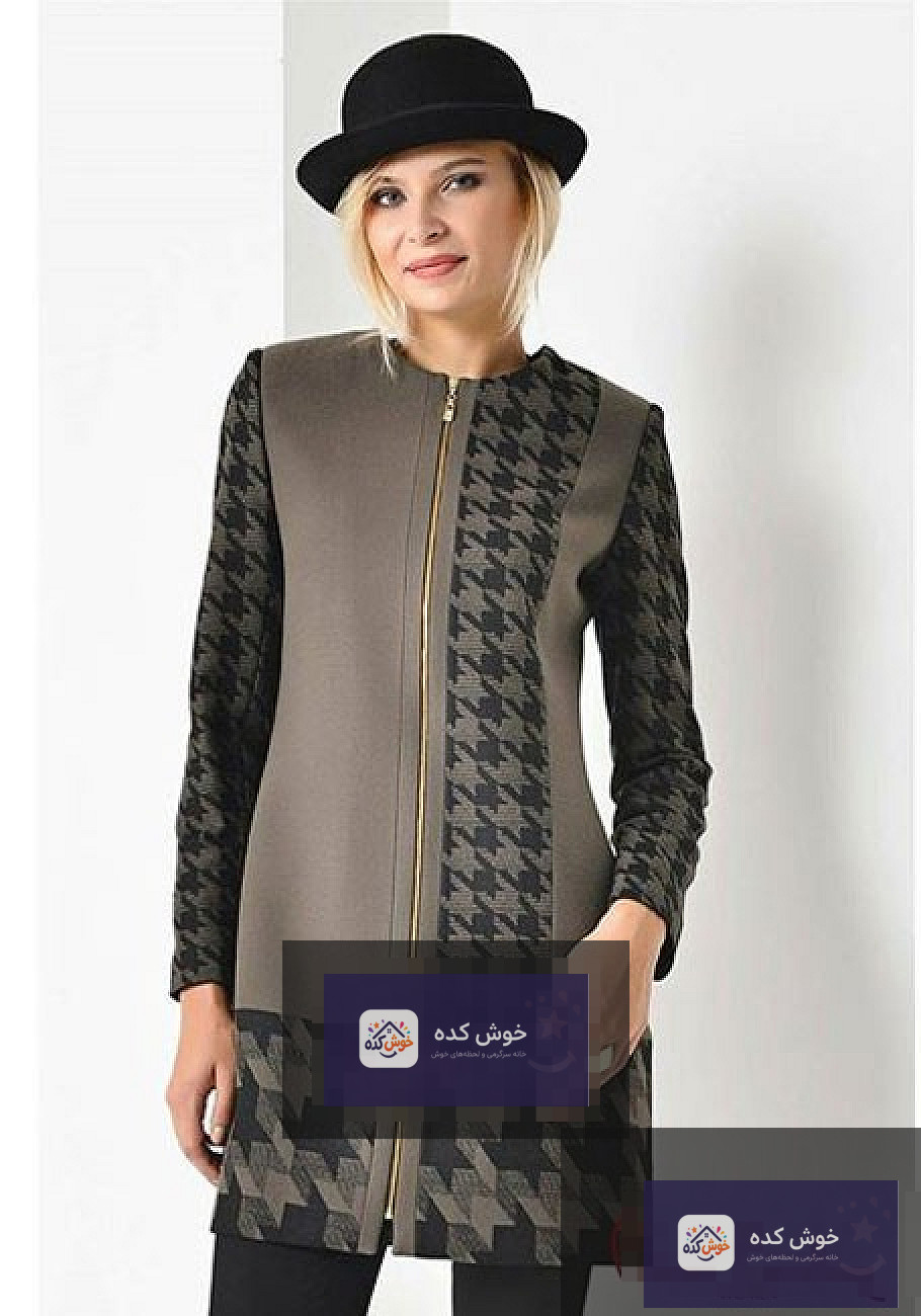 مدل مانتو پاییزه پیر کاردین، کوتاه و جلوباز با طرح چهارخانه، مناسب برای استایل کژوال و اسپرت
