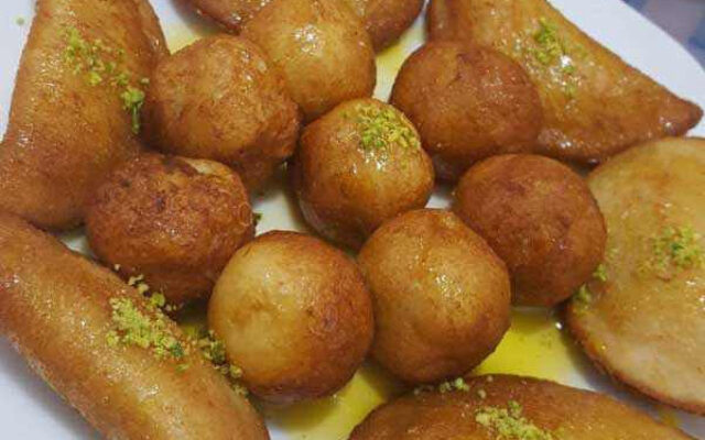قطایف آماده شده با نان تست، شیرینی سنتی و خوشمزه برای ماه رمضان