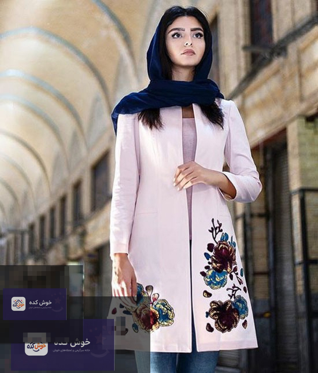 مدل مانتو دخترانه سنتی با طرح کاشی آبی و سفید، مناسب برای استایل‌های خاص و هنری