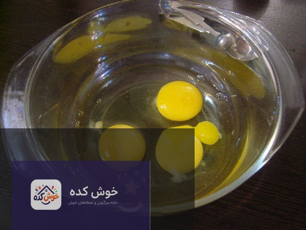 کیک سبیل روز پدر کیک سبیل فانتزی با روکش خامه سفید و سبیل مشکی، مناسب برای جشن روز پدر