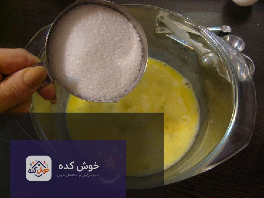 کیک سبیل شکلاتی کیک سبیل شکلاتی با تزیینات فوندانت و طرح سبیل برجسته، ایدهآل برای روز پدر