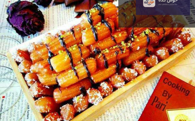بامیه های طلایی و ترد خانگی در یک ظرف، آماده سرو، با شربت شیرین و خوش رنگ