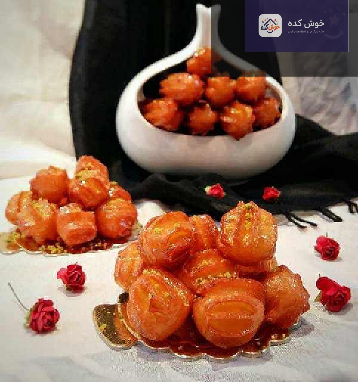 مراحل تهیه بامیه خانگی: خمیر بامیه در قیف مخصوص آماده برای سرخ شدن در روغن داغ