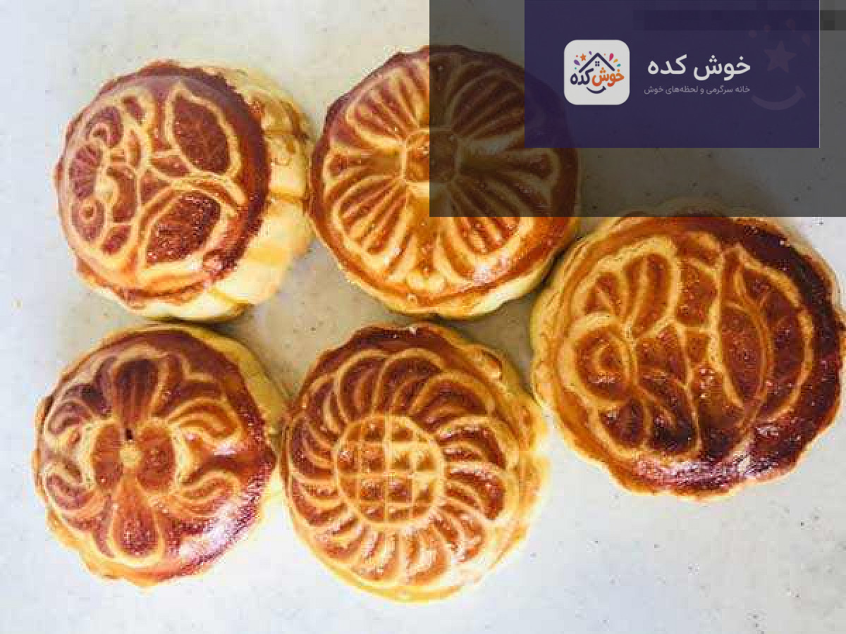 برش خورده کلوچه خرمایی خانگی با سه آرد، نمایانگر مغز خرما و بافت نرم داخلی