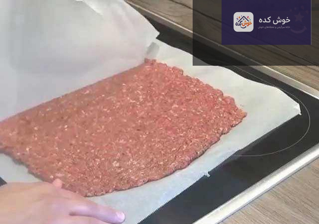 کوفته دالیان در حال پخت در سس گوجه فرنگی غلیظ و خوش‌رنگ