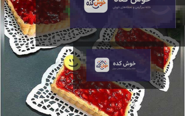 تارت انار با دانه‌های درخشان و ژله قرمز، آماده سرو برای شب یلدا