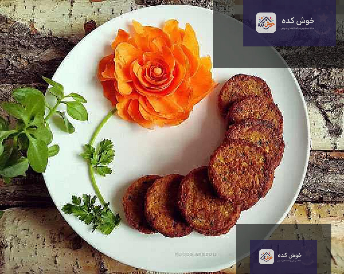 شامی سویا مجلسی و گیاهی شامی سویا مجلسی و خوشمزه در بشقاب، تزئین شده با سبزیجات تازه، مناسب برای گیاهخواران و وگانها