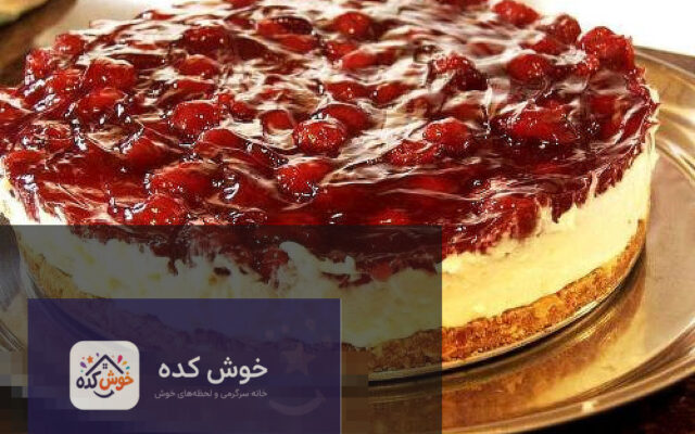 چیزکیک یخچالی انار با تزیین دانه‌های انار و برگ نعنا، مناسب شب یلدا و ولنتاین
