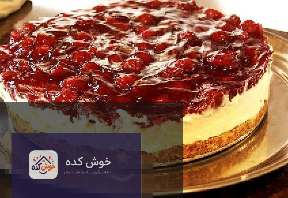 چیزکیک یخچالی انار با تزیین دانه‌های انار و برگ نعنا، مناسب شب یلدا و ولنتاین