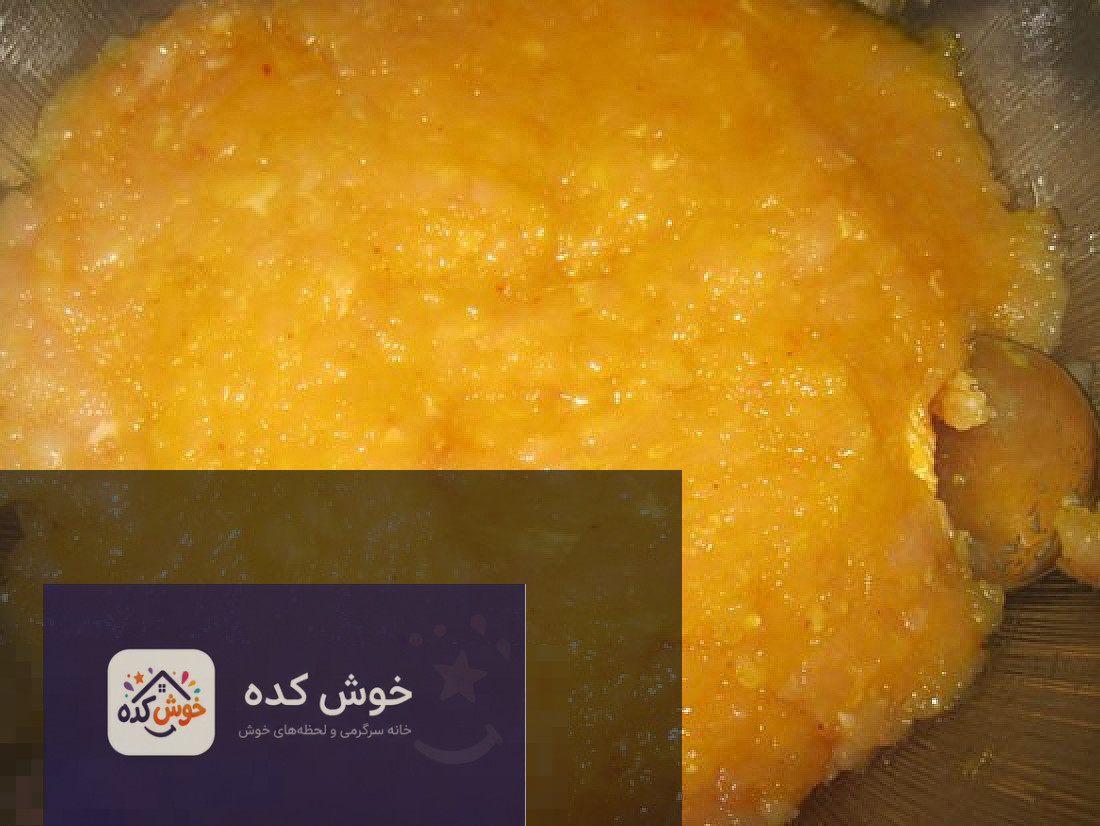 مواد اولیه رولت مرغ چرخ کرده مراحل آماده سازی مواد اولیه رولت مرغ چرخ کرده، شامل مرغ چرخ کرده و سبزیجات