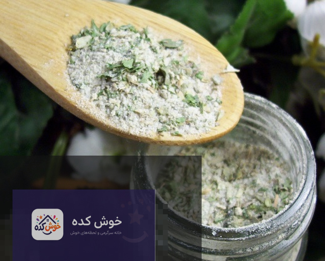 مواد لازم برای تهیه سس ایتالیایی خانگی شامل روغن زیتون، سرکه، و ادویه‌های تازه