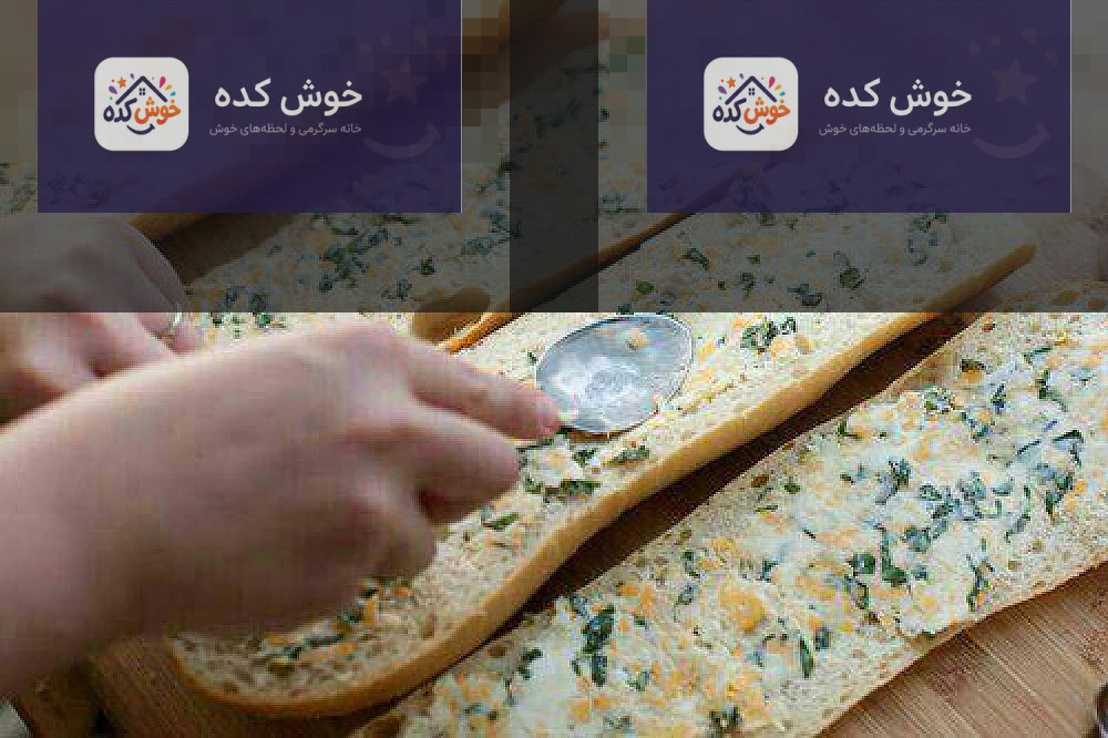 نان سیر و ریحان پنیری قبل از پخت نان سیر و ریحان پنیری برش خورده و چیده شده در سینی فر، آماده برای پخت