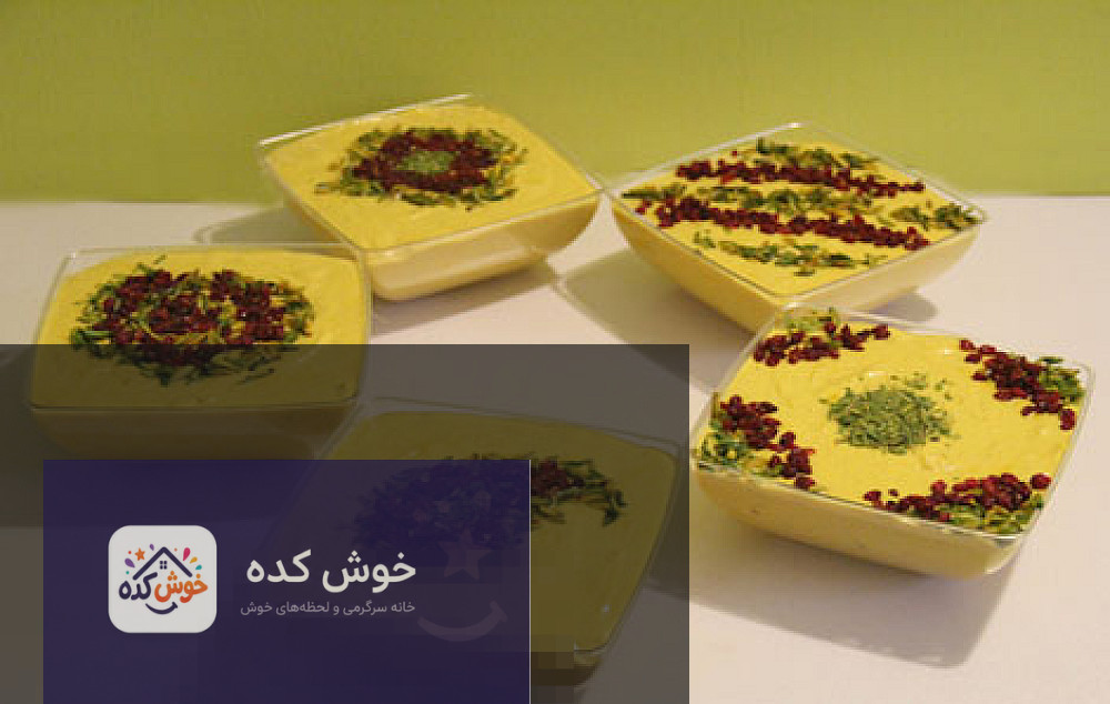 مراحل پخت خورشت ماست هندی در حال جوشیدن در قابلمه، با ادویه و سبزیجات معطر