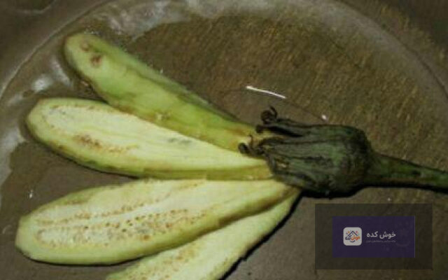 خورشت بادمجان مجلسی با گوشت و گوجه فرنگی، آماده سرو در ظرف زیبا، مناسب برای مهمانی ها و مجالس