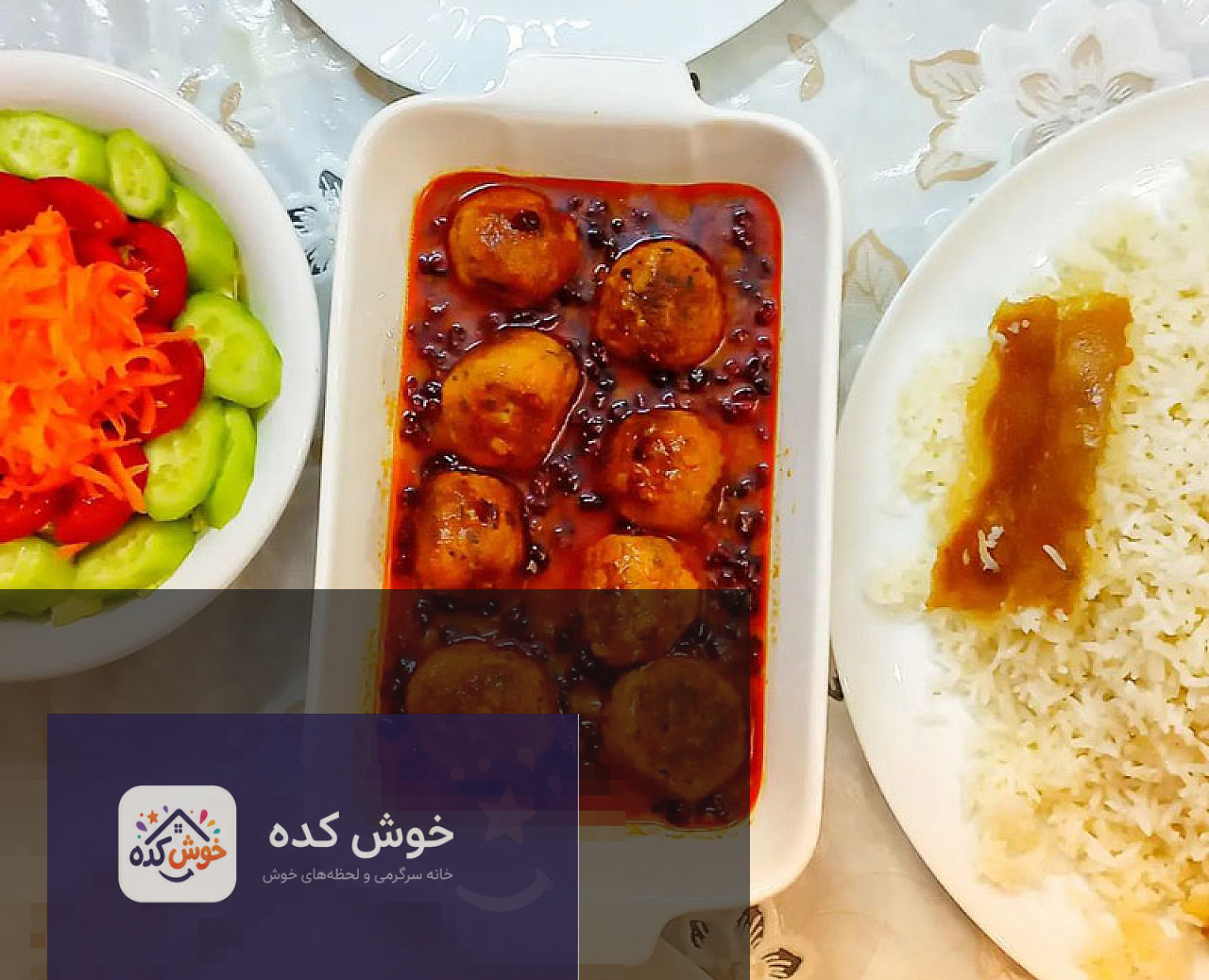 کوفته قلقلی مرغ سرخ شده در تابه، آماده سرو با سس گوجه فرنگی