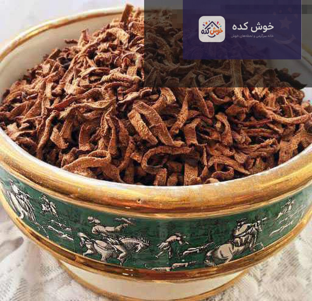 تکه‌های به خشک شده و آماده برای تهیه دمنوش، با بافتی طبیعی و رنگ طلایی