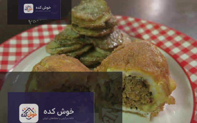 رول مرغ شکم پر مجلسی با تزیین سبزیجات و سس، آماده سرو در مهمانی