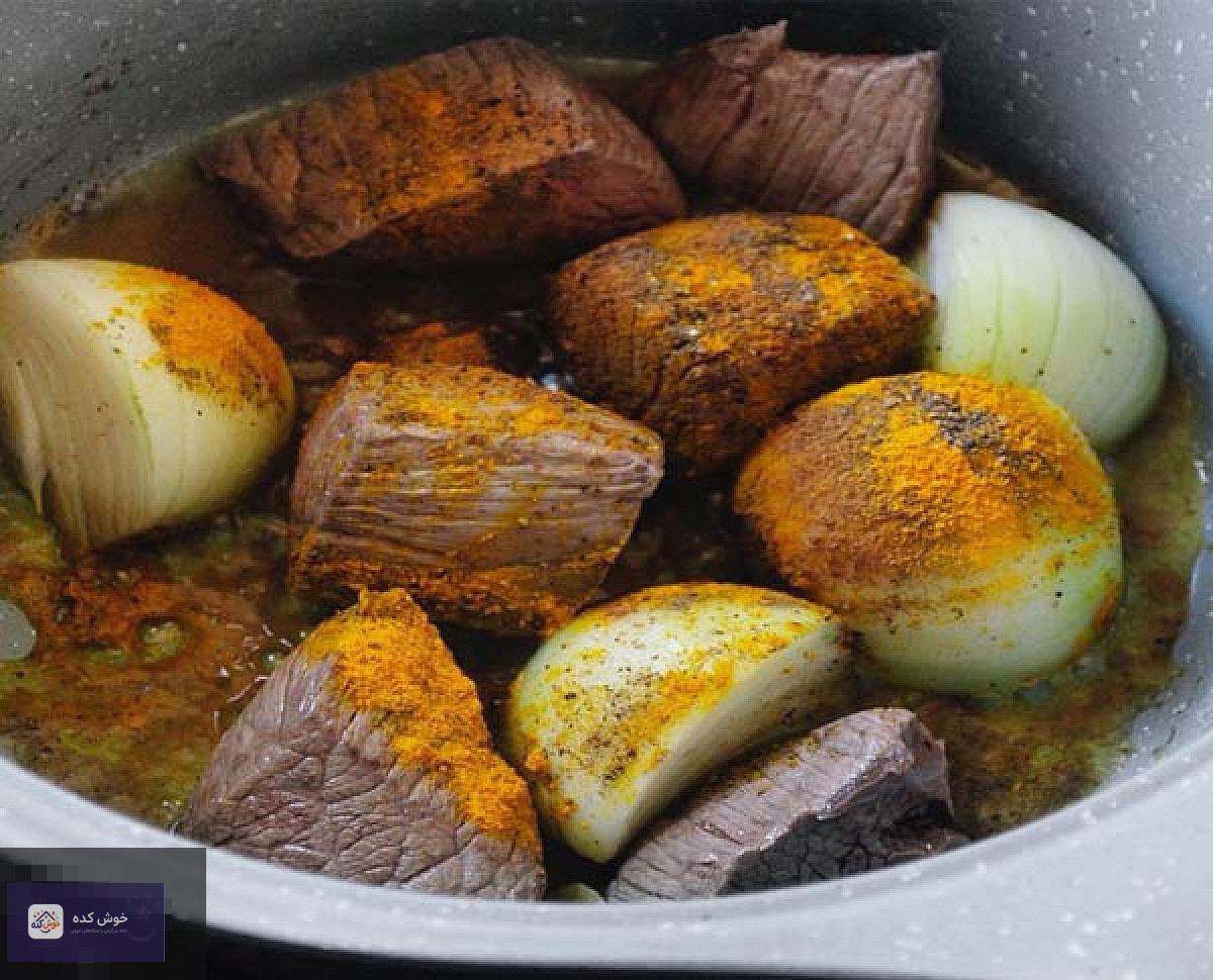 ادویه زدن گوشت و پیاز ادویه زدن گوشت و پیاز