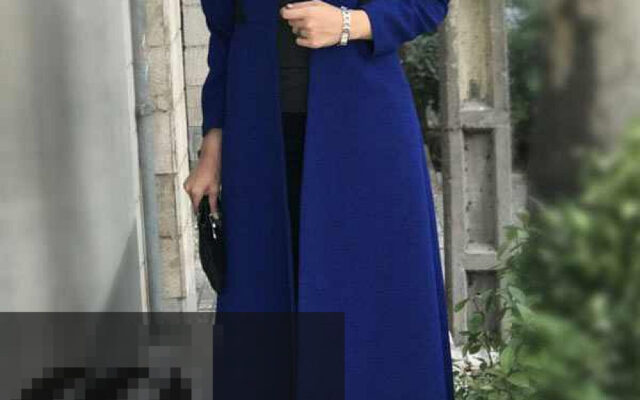 مدل مانتو پاییزه بلند مجلسی با پارچه چهارخانه و یقه انگلیسی، مناسب برای استایل شیک و رسمی