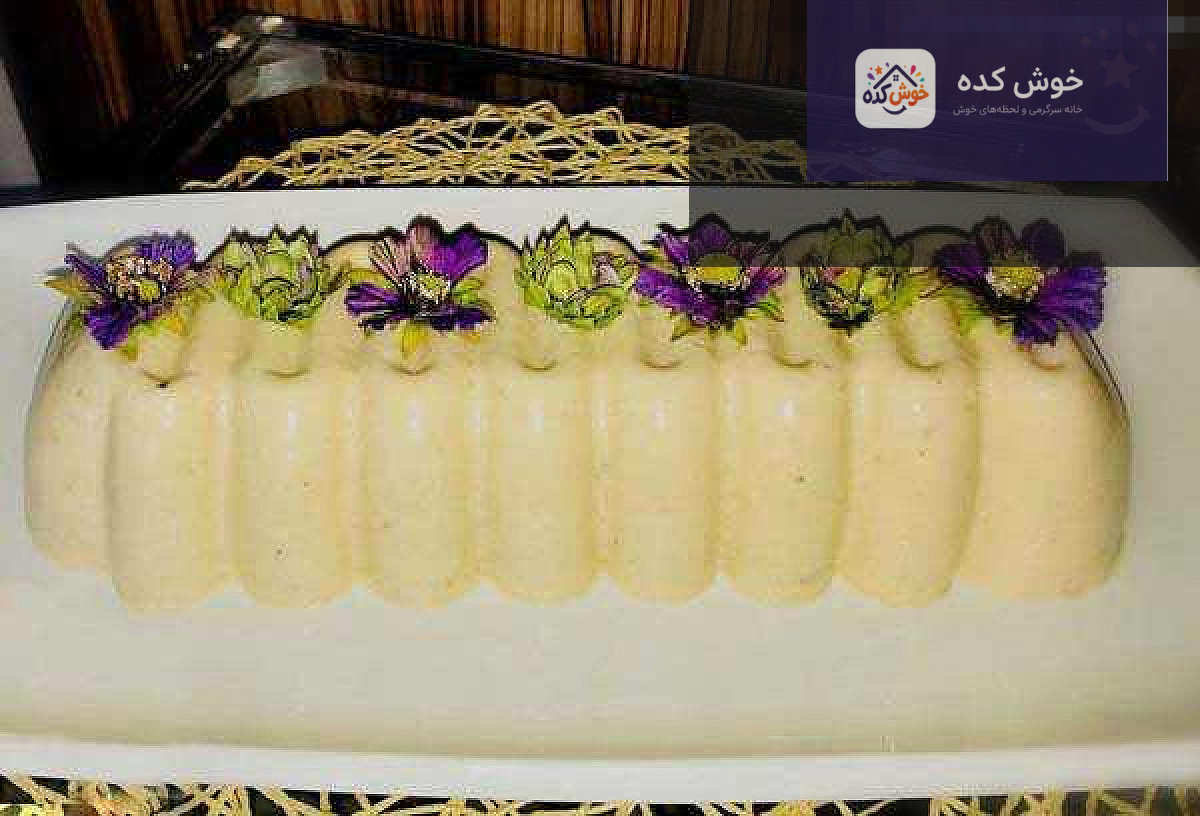 دسر کینگلی آیس: دسری مقوی و مجلسی برای ماه رمضان دسر کینگلی آیس مقوی و مجلسی مناسب ماه رمضان، با لایه های رنگارنگ و تزیین شده با میوه و پودر پسته