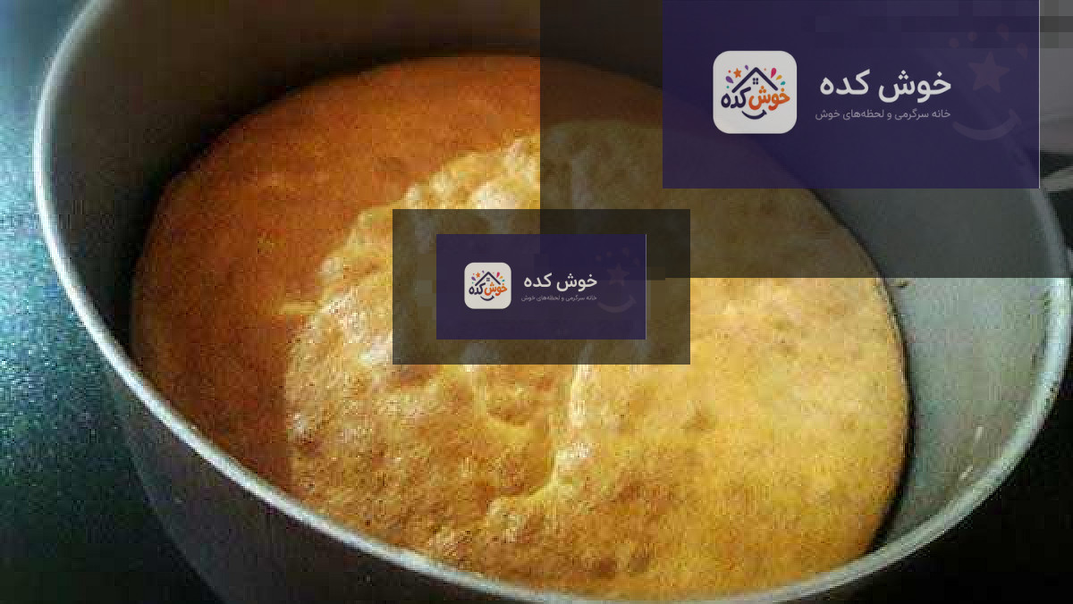 کیک اسفنجی پایه چیزکیک کیک اسفنجی پایه چیزکیک انجیر، با بافتی سبک و پفکی آماده برای لایه بندی