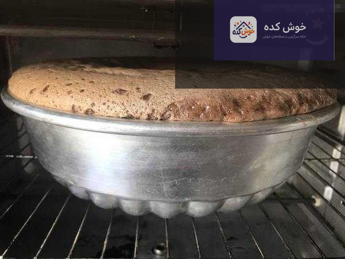 کیک شکلاتی اسپرسو کامل با گاناش براق و تزئینات شکلاتی، آماده برش